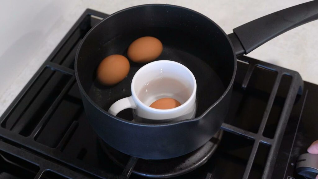 머그컵에 계란 삶기